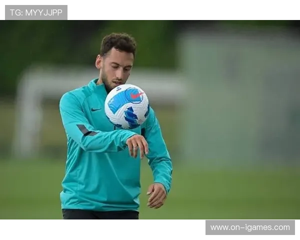 恰尔汗奥卢受伤，影响国米中场轮换